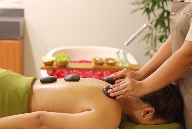 バリ島 スミニャック ボタニカウェルネスのホットストーンマッサージ